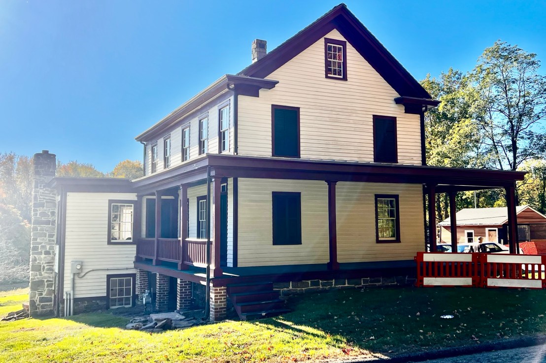 The Ayres/Knuth Farm Foundation                                25 Cooper Street                                           Denville, NJ&nbsp;07834